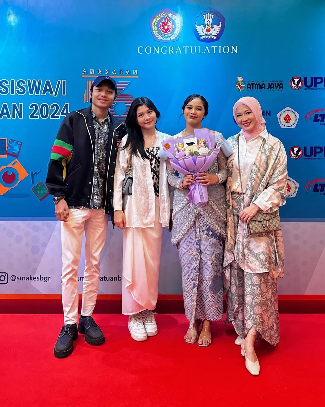Momen Wisuda Shakiena Azalea Anak Pasha Ungu