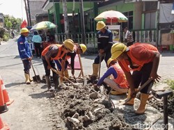 PDAM Surabaya Siapkan Petugas 24 Jam Atasi Pipa Bocor Imbas Proyek Box Culvert