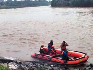 Diduga Panik Dikejar Gangster, Pemuda Hanyut di Sungai Cisadane