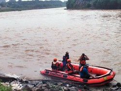 Diduga Panik Dikejar Gangster, Pemuda Hanyut di Sungai Cisadane
