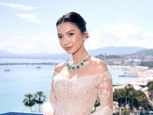 8 Pesona Raline Shah Berkebaya Motif Gebyok di Cannes, Anggun Dipadu Ulos 8 Pesona Raline Shah Berkebaya Motif Gebyok di Cannes, Anggun Dipadu Ulos