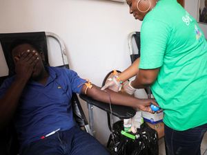 Ramai-ramai Warga Haiti Donor Darah di Tengah Krisis Kekerasan