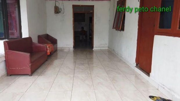 Rumah Betrand Peto di Kampung