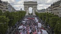 Serunya Piknik Massal di Jalanan Ikonik Paris