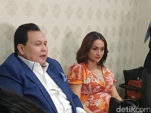 Tengku Dewi Ingin Segera Bercerai dengan Andrew Andika Tengku Dewi Ingin Segera Bercerai dengan Andrew Andika