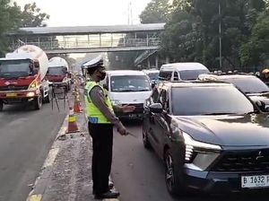 Ada Perbaikan Jalan di Underpass Halim Arah PGC, Lalin Macet