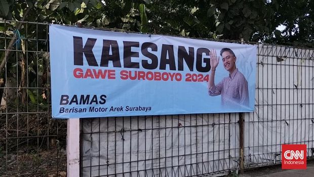 Baliho bergambar Anak Bungsu Presiden Joko Widodo (Jokowi) sekaligus Ketua Umum PSI, Kaesang Pangarep bermunculan di sejumlah titik di Kota Surabaya, Selasa (28/5).