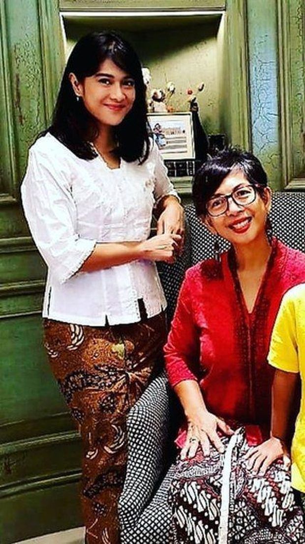 Dian Sastrowardoyo dan Orang Tua