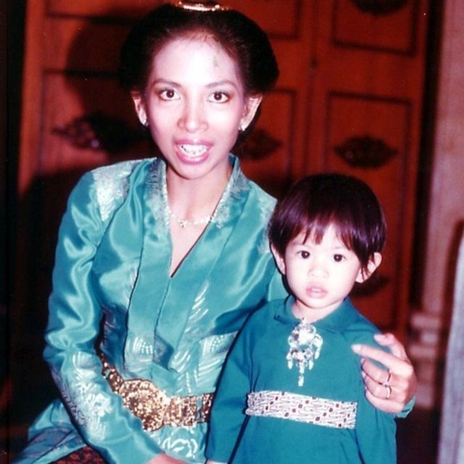 Dian Sastrowardoyo dan Orang Tua
