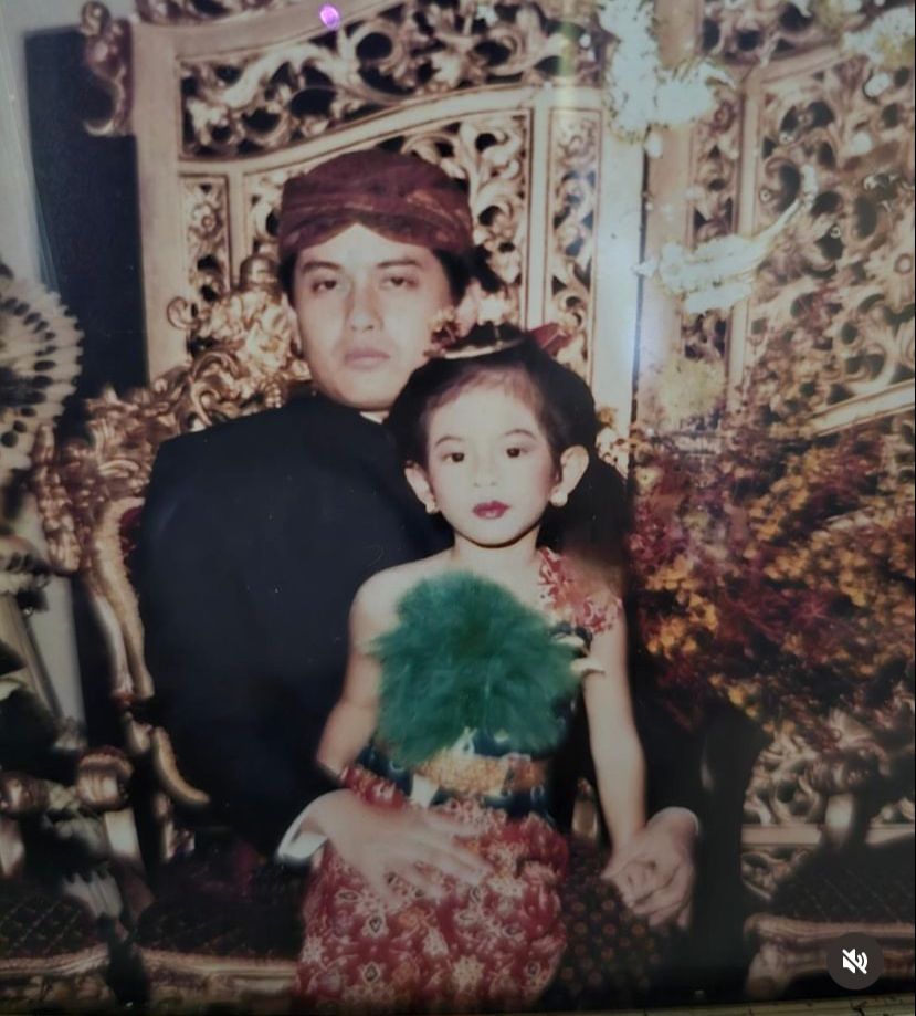 Dian Sastrowardoyo dan Orang Tua