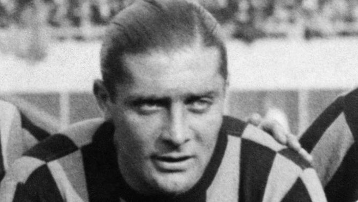 The footballer Giuseppe Meazza is photographed before a match in the 1930's wearing the Inter-Milan jersey. (Photo by AFP)