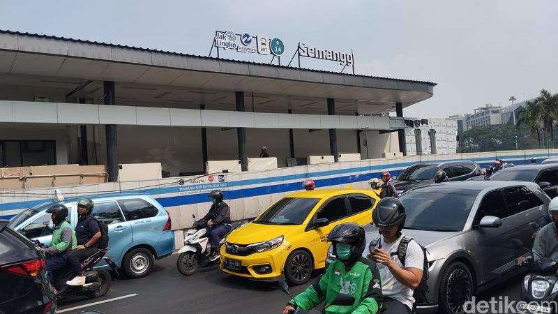 Halte-halte Transjakarta yang direvitalisasi di Jaksel. 28 Mei 2024. (Maulana Ilhami Fawdi/detikcom)