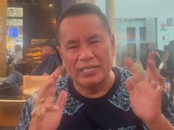 Hotman Paris Kepanasan di Bandara Hasanuddin, Ini Penyebabnya