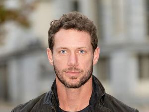 Kisah Haru Aktor Tewas Ditembak Saat Melindungi Teman Wanita dari Penjahat