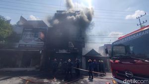 Kebakaran Toko Cat di Sidoarjo
