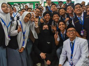 Sandiaga Uno Puji Guru Viral di Medan gegara Didatangi Alan Walker ke Sekolah Sandiaga Uno Puji Guru Viral di Medan gegara Didatangi Alan Walker ke Sekolah