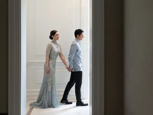 Potret Lamaran Pembalap Rio Haryanto dan Athina Potret Lamaran Pembalap Rio Haryanto dan Athina