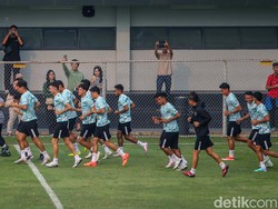 Pemain Timnas Indonesia Cedera Saat Latihan, Dampak Kondisi Lapangan?