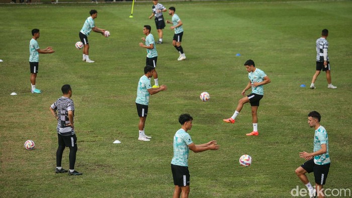 Latihan Perdana Timnas Jelang Lawan Tanzania Timnas Indonesia melakukan latihan jelang laga persahabatan melawan Tanzania. Pada latihan kali ini Shin Tae Yong langsung menggeber fisik para pemain.