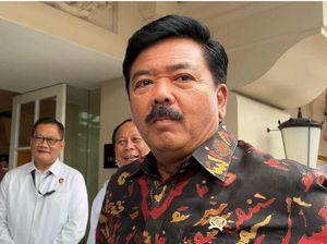 Menko Hadi Tegaskan Pembebasan Pilot Susi Air Tanpa Bayaran Menko Hadi Tegaskan Pembebasan Pilot Susi Air Tanpa Bayaran
