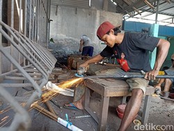 Pande Besi Desa Kademangan Blitar Kebanjiran Pesanan Pisau Jelang Idul Adha