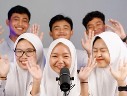Pelajar SMK Jember Ditawari Kuliah ke China Usai Viral Nyanyi Lagu Mandarin