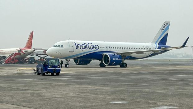An Indigo airlines aircraft taxies in the apron at the Netaji Subhash Chandra Bose International airport in Kolkata on February 1, 2024. (Photo by Indranil Mukherjee / AFP)