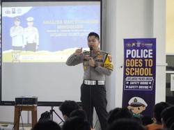 Polisi Gresik Ajak Pelajar Tertib Berlalu Lintas Lewat Police Goes to School