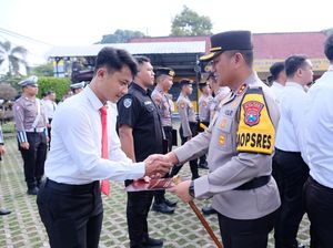 43 Personel Polres Blitar Kota Diganjar Penghargaan Berprestasi