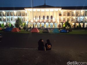 Protes Uang Pangkal, Mahasiswa UGM Berkemah di Balairung