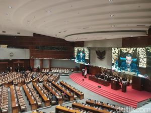 DPR Gelar Paripurna Persetujuan Naturalisasi Calvin Verdonk-Jens Raven DPR Gelar Paripurna Persetujuan Naturalisasi Calvin Verdonk-Jens Raven