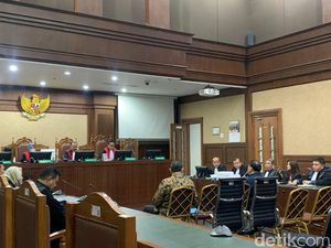 Terbukti Jadi Perantara Achsanul Qosasi, Sadikin Rusli Divonis 2,5 Tahun Bui Terbukti Jadi Perantara Achsanul Qosasi, Sadikin Rusli Divonis 2,5 Tahun Bui