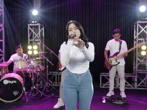 Lirik Lagu Selendang Biru Dinyanyikan Sasya Arkhisna Trending YouTube Lirik Lagu Selendang Biru Dinyanyikan Sasya Arkhisna Trending YouTube