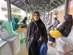 4 Tahun Nenek Siti Menanti Sembuh dari Katarak: Mata Bisa Melihat Sudah Senang