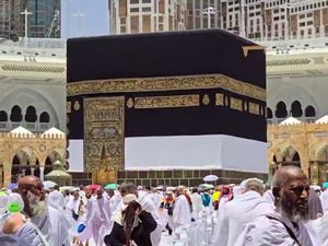 Penasaran Apa Isi Kabah? Ini Interiornya yang Tak Banyak Dilihat Umat Islam Penasaran Apa Isi Kabah? Ini Interiornya yang Tak Banyak Dilihat Umat Islam