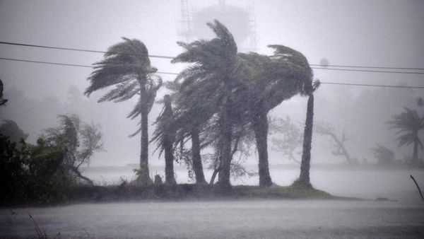 Topan Remal Picu Banjir di India