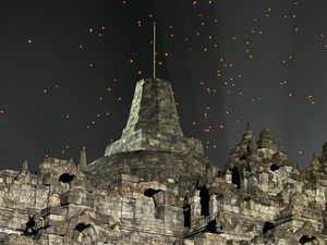 Cerita Fotografer Terhipnotis Waisak di Borobudur