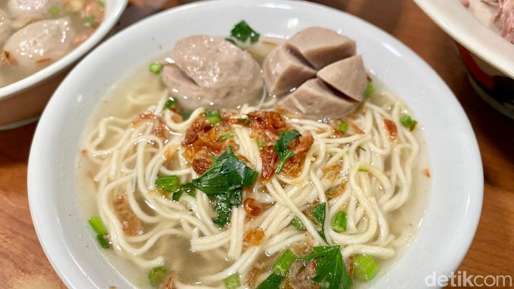 Warung Bakso Paling Legendaris di Tangerang Sudah Berjualan Sejak 1967 Warung Bakso Paling Legendaris di Tangerang Sudah Berjualan Sejak 1967
