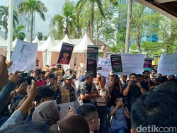 Puluhan Jurnalis Sumsel Gelar Aksi Damai Tolak Revisi UU Penyiaran
