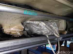 Bus Study Tour SMP di Yogya Terbakar gegara Korsleting Kabel Charger Bus Study Tour SMP di Yogya Terbakar gegara Korsleting Kabel Charger