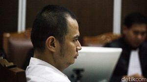 Ekspresi Panca Didakwa Bunuh 4 Anaknya di Jagakarsa