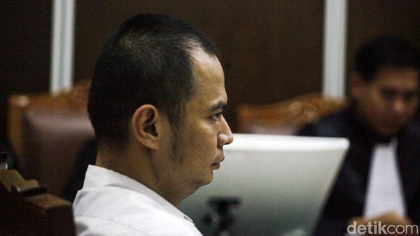Ekspresi Panca Didakwa Bunuh 4 Anaknya di Jagakarsa