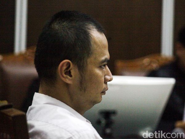 Ekspresi Panca Didakwa Bunuh 4 Anaknya di Jagakarsa