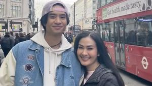 Rasa Bangga Iis Dahlia saat Devano Terima Piala di Festival Film Bandung