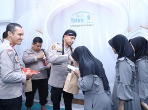 Jelang Hari Anak Internasional, Kapolsek Mampang Santuni Anak Yatim