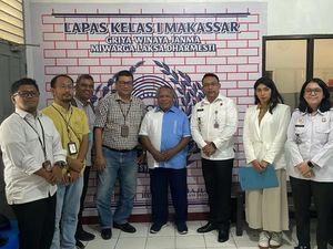 KPK Jebloskan Eks Bupati Mimika Eltinus Omaleng ke Lapas Makassar KPK Jebloskan Eks Bupati Mimika Eltinus Omaleng ke Lapas Makassar