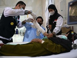 PPIH Fasilitasi Jemaah Sakit yang Belum Pernah ke Kabah dan Raudhah