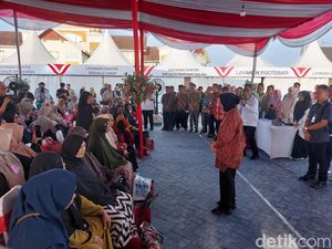 Risma Hadiri Peringatan Hari Lanjut Usia di Aceh, Beri Semangat ke Lansia Risma Hadiri Peringatan Hari Lanjut Usia di Aceh, Beri Semangat ke Lansia