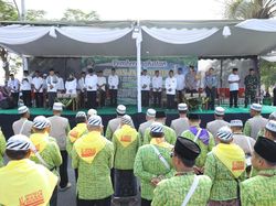 Lepas 951 Calon Jemaah Haji, Bupati Blitar Beri Pesan Jaga Kesehatan