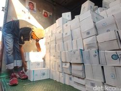 Ribuan Galon Zamzam Tiba di Asrama Haji Donohudan Solo